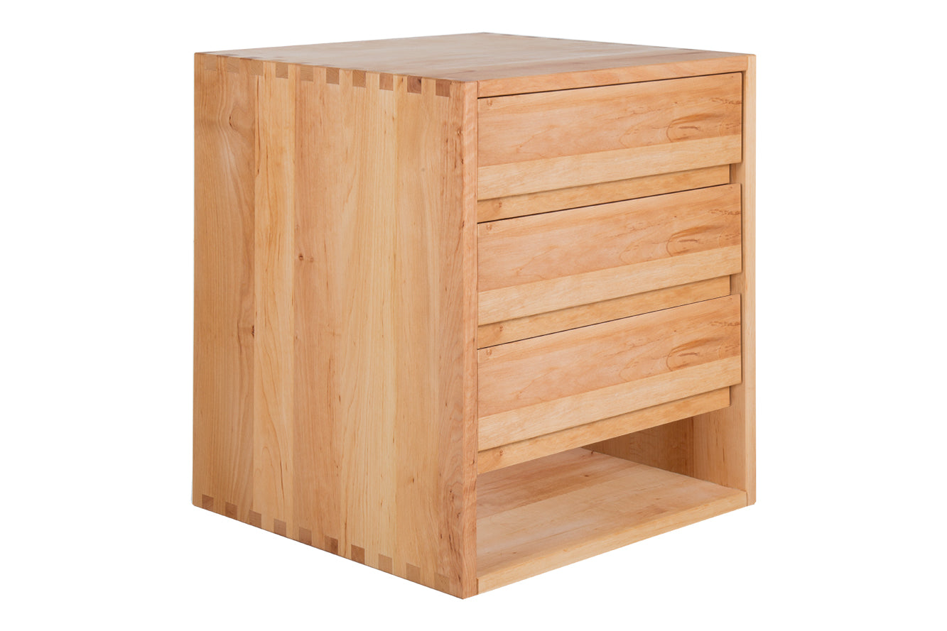 Schräge Frontalansicht von Nachttisch Ainu 3 in 49 cm