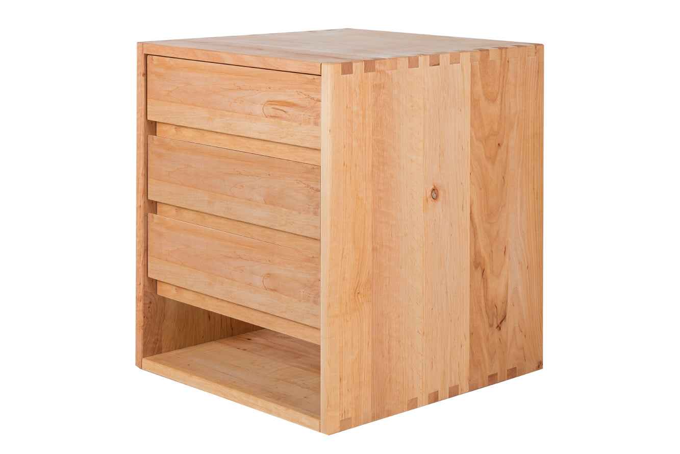 Schräge Frontalansicht von Nachttisch Ainu 3 in 49 cm