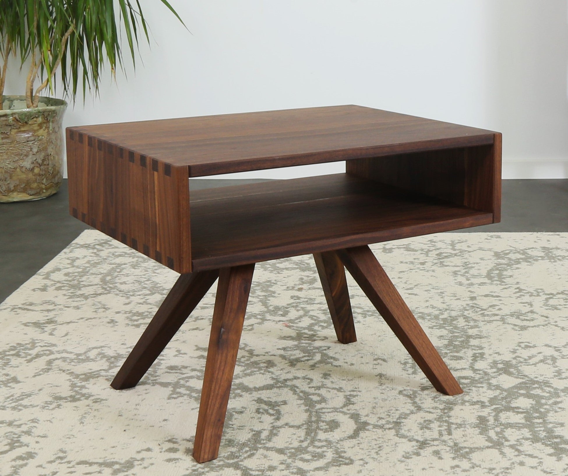 AKIT G Nachttisch / Beistelltisch