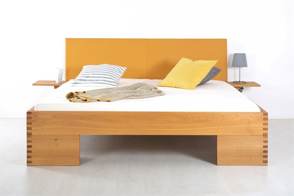 KAPOOR PREMIUM Massivholzbett, Lederlehne