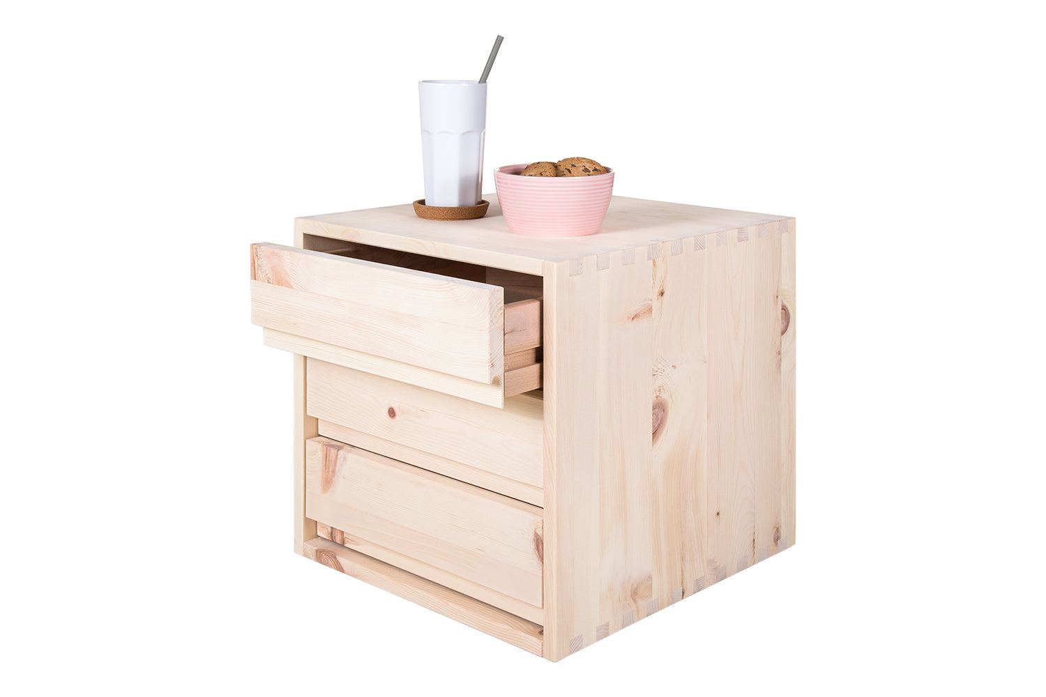 Schräge Frontalansicht von Nachttisch Ainu 3 in 42 cm mit halb geöffneter Schublade