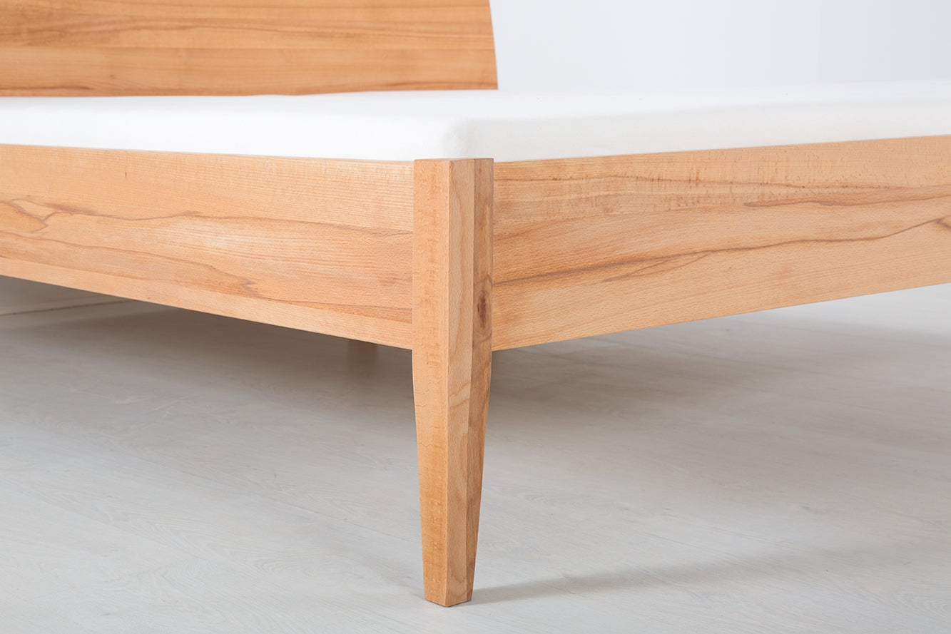 PAEZ 05 Massivholzbett, metallfrei, elegante Formlehne
