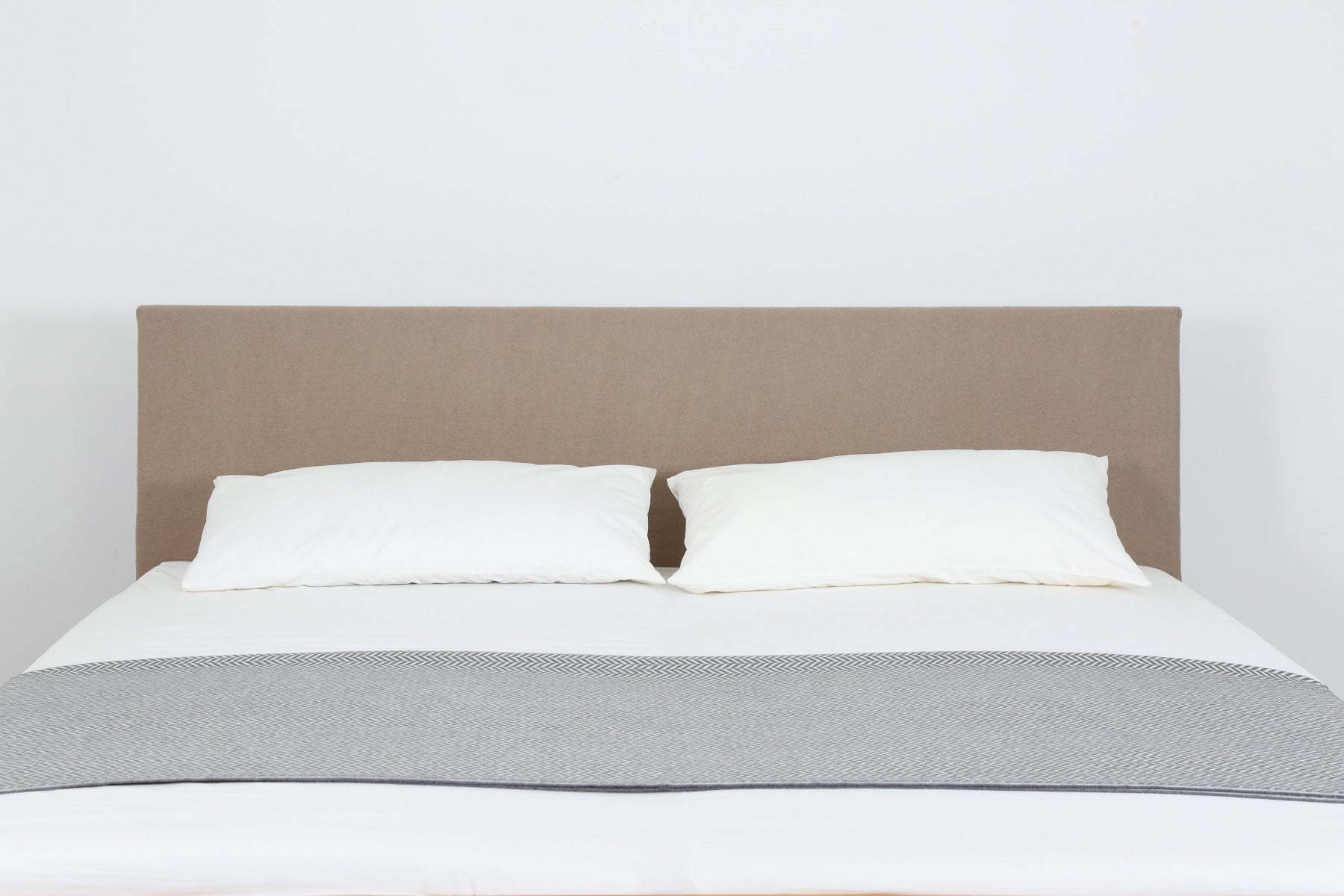 Detailansicht der Stofflehne in beige