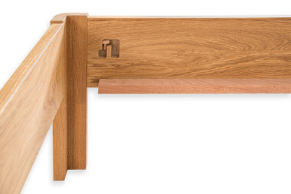 Detailansicht der durchdachten Eckverbindung von Bett Deni
