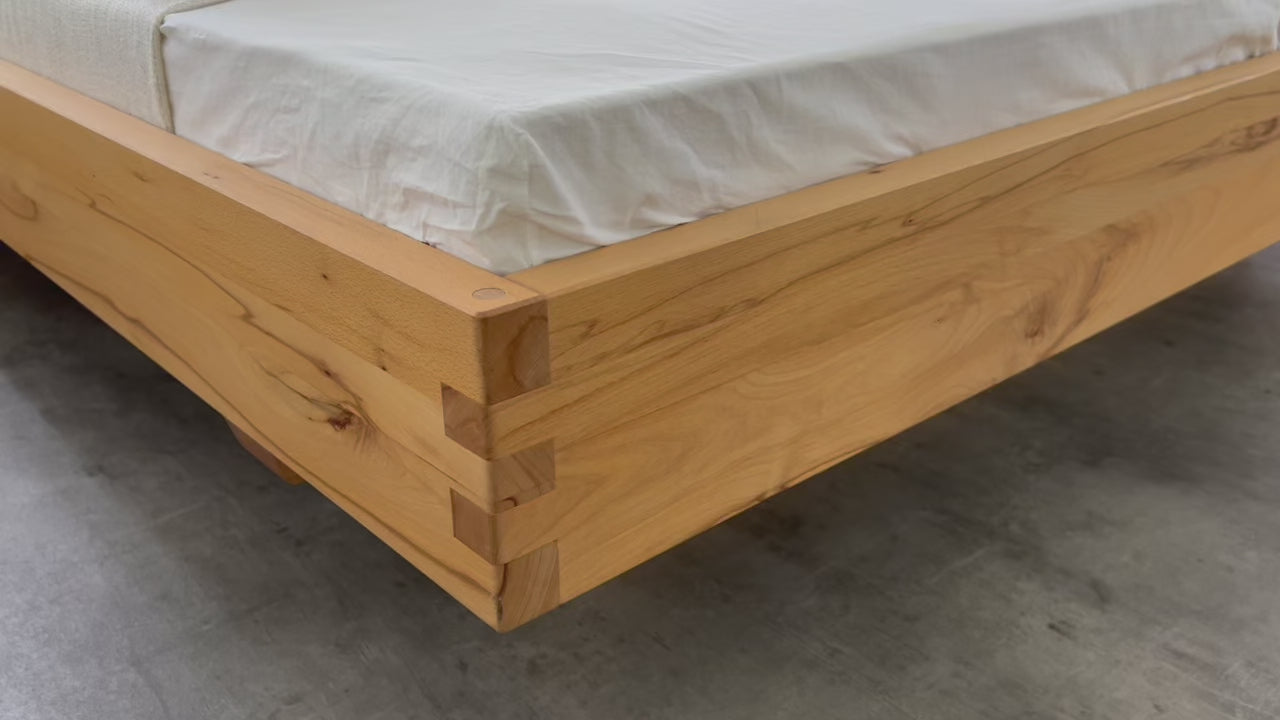 AJURU 1/1 Massivholzbett