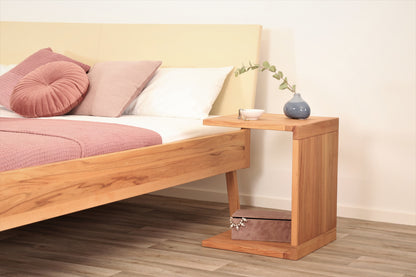Detailaufnahme der Rinderlederlehne von Bett Tuxa Premium in Elfenbein